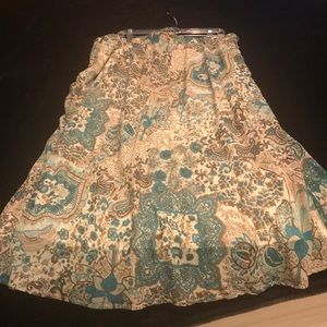 Full length plus size skirt, super cute!